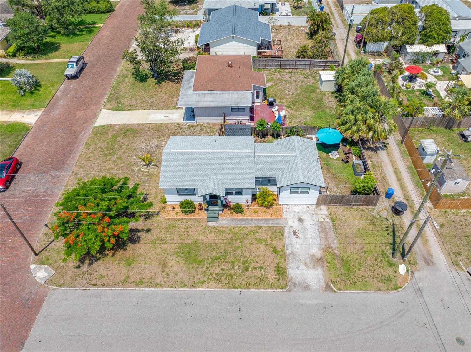 440 42ND STREET N, ST PETERSBURG, Florida 33713 - Top Shot Looking West
