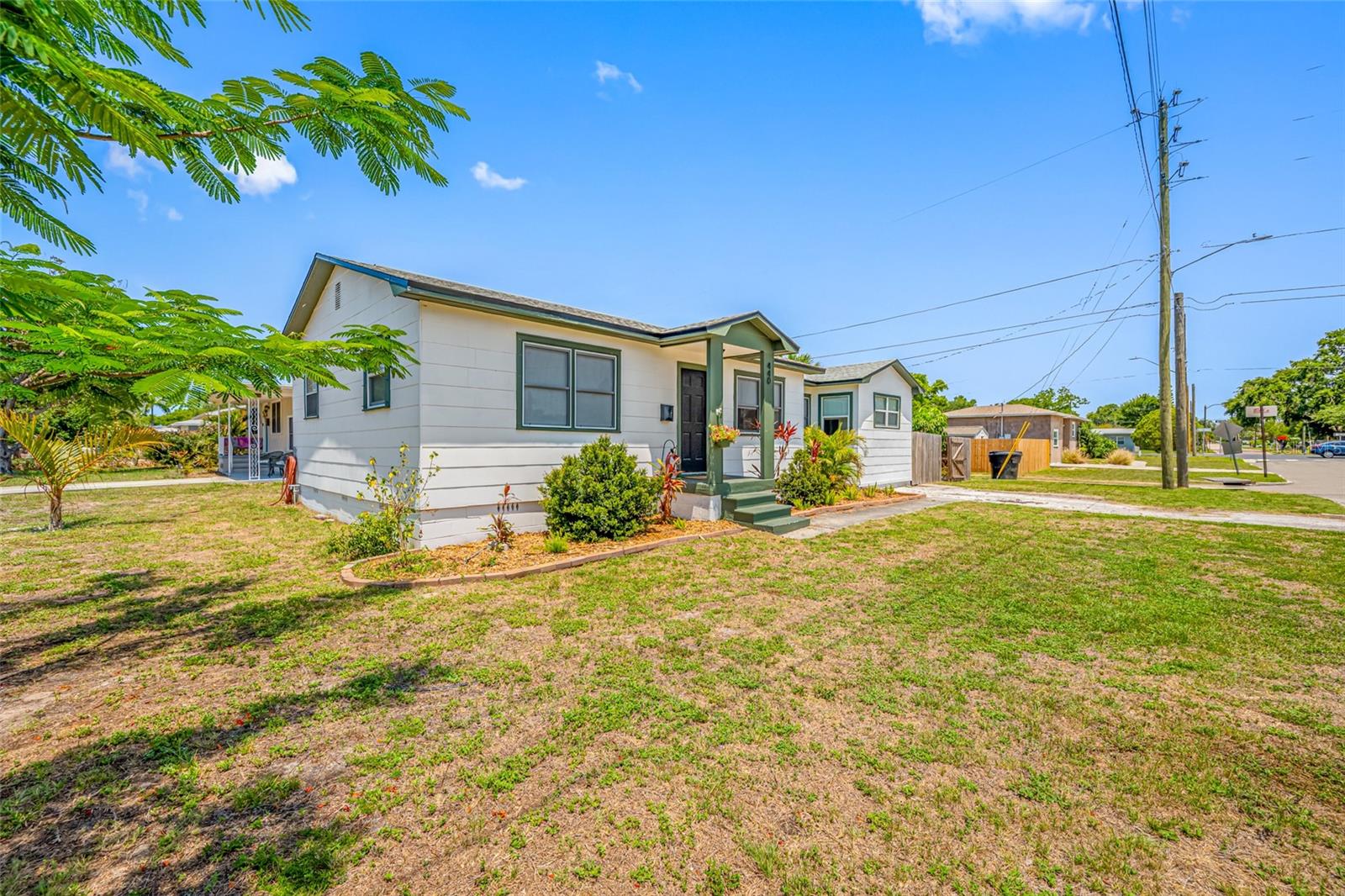 440 42ND STREET N, ST PETERSBURG, Florida 33713 - Front Lawn