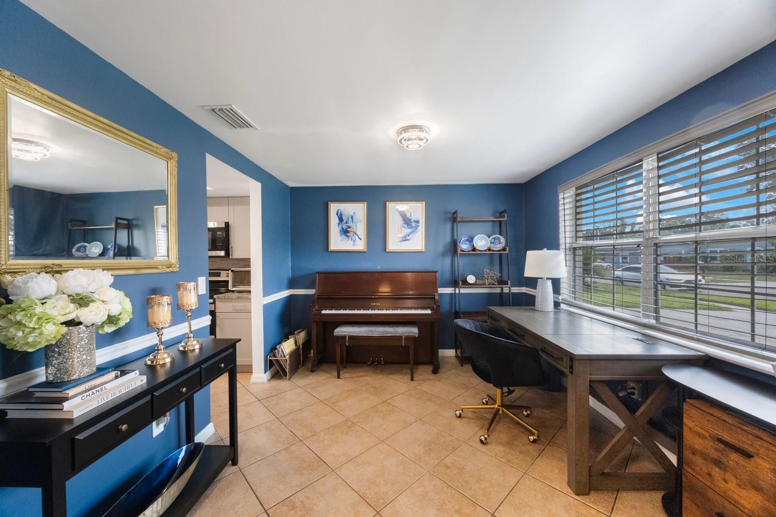 Office/flex room