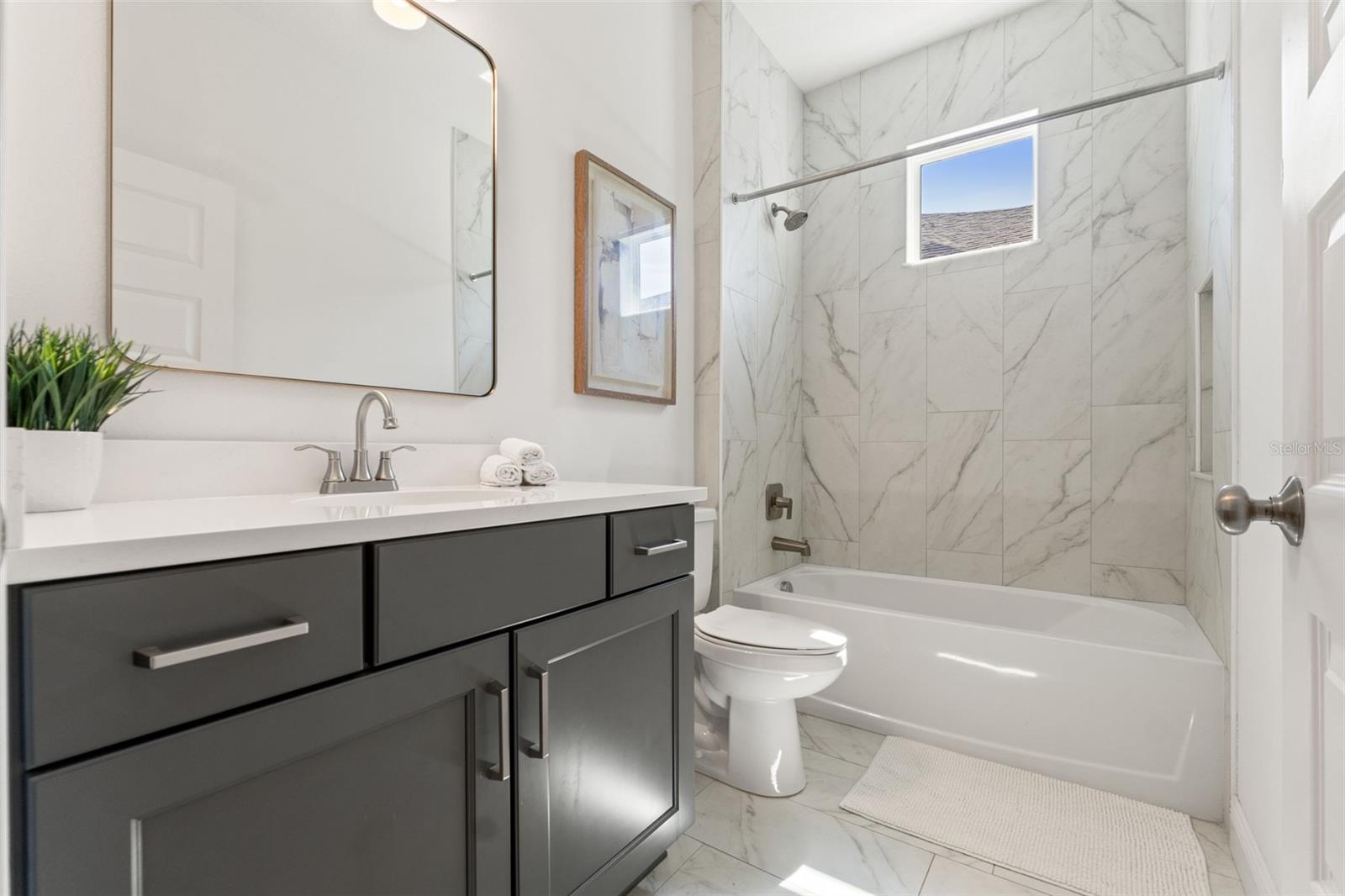 Guest bathroom 1