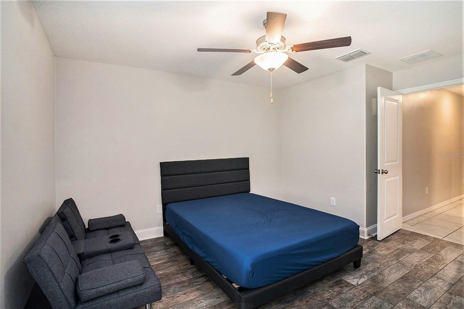 Second en suite, perfect for family members needed privacy
