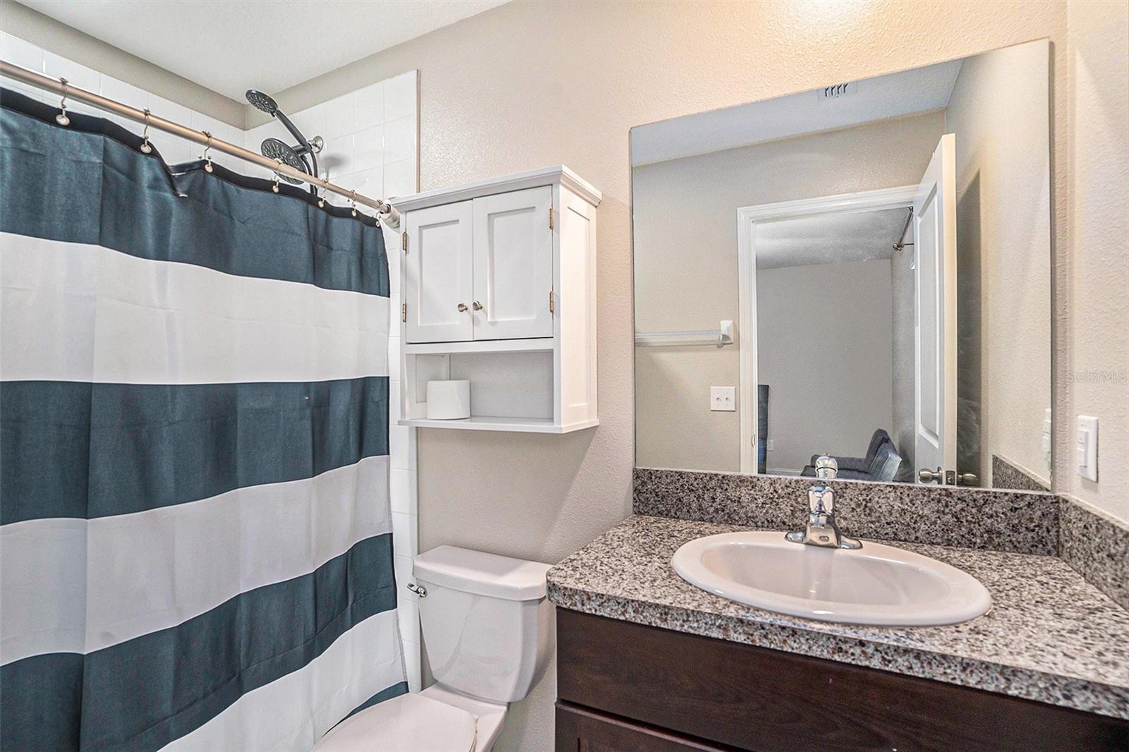 Second en suite bathroom