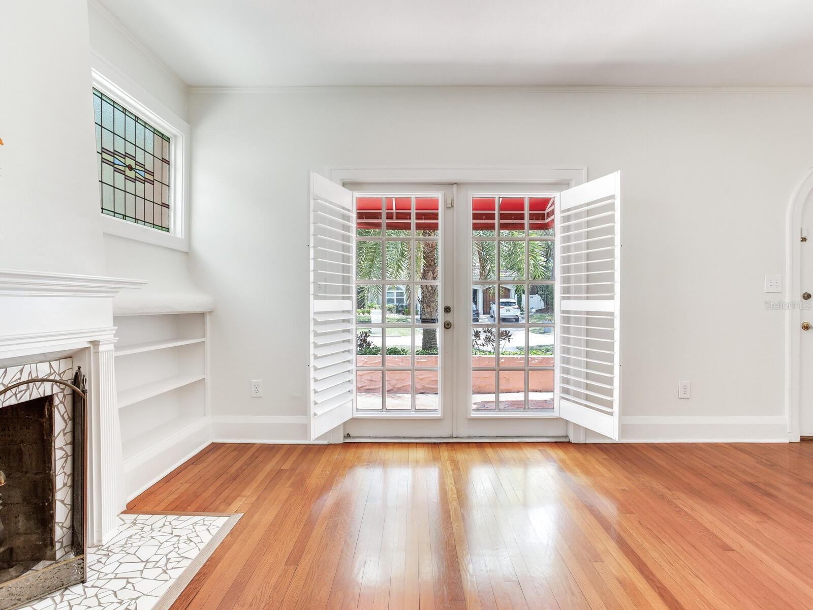 French doors to front of houose