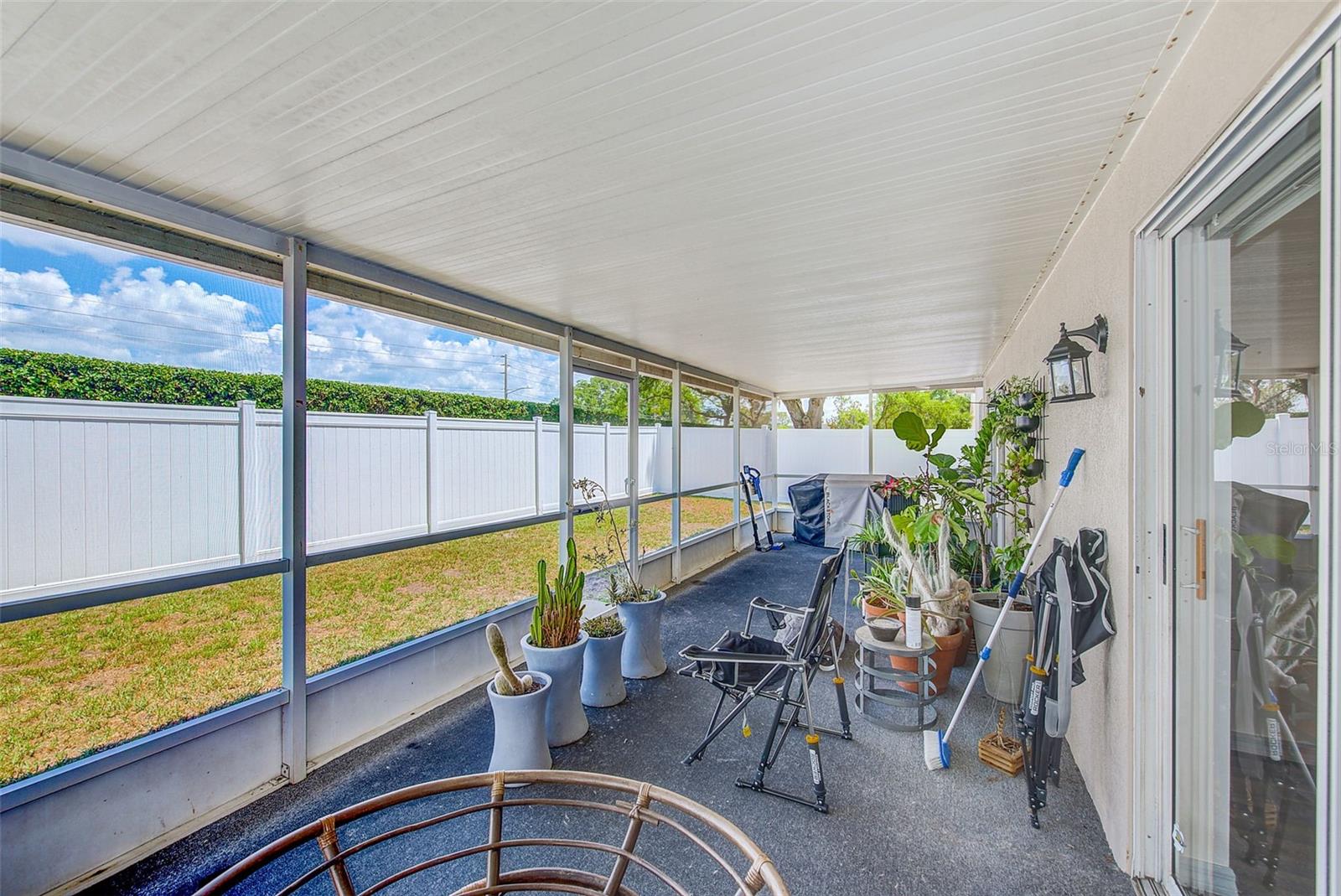 SCREENED LANAI