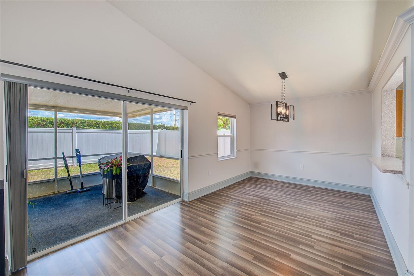 HUGE SLIDERS TO COVERED LANAI