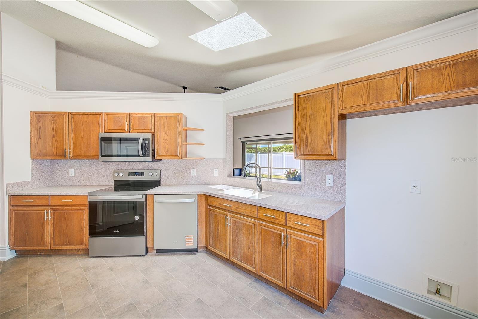 KITCHEN WITH NEW APPLIANCES & REFRIGERATOR 5/31
