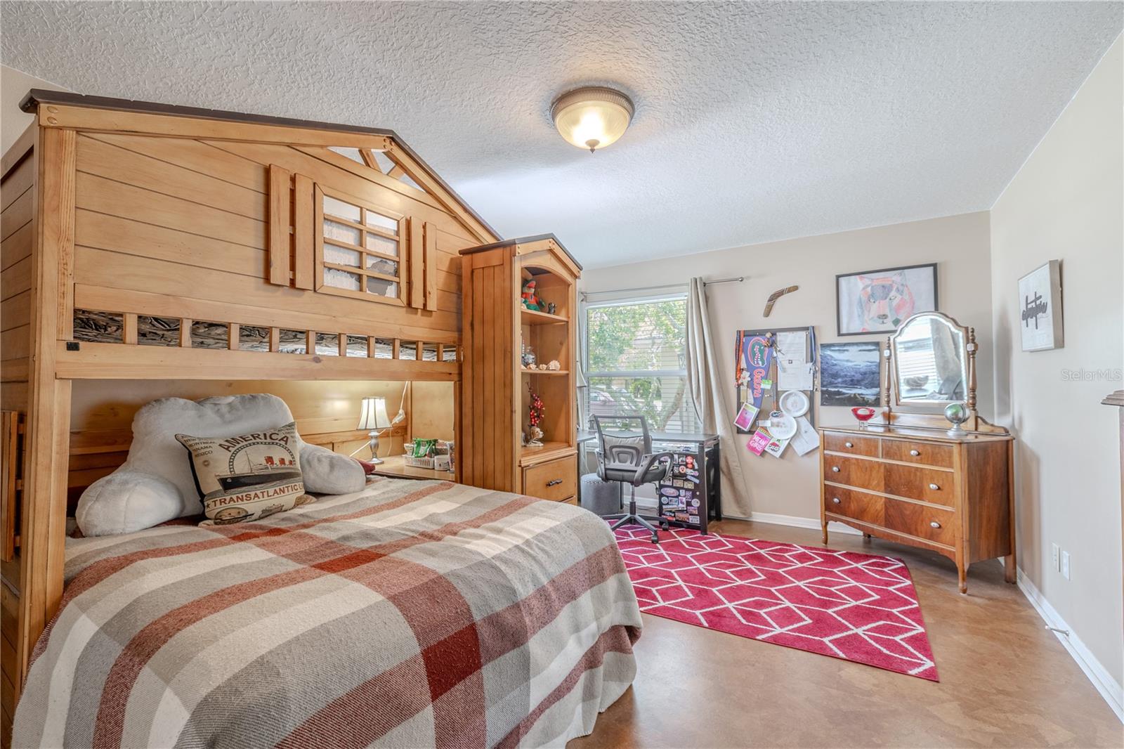 2nd bedroom: The room features warm-toned cork flooring, neutral walls, and a spacious layout that can easily function as a guest room, child’s room, or creative retreat.