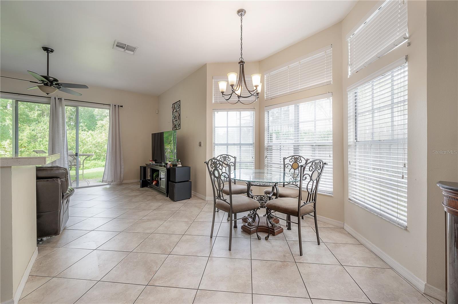 Dinette space just off the kitchen