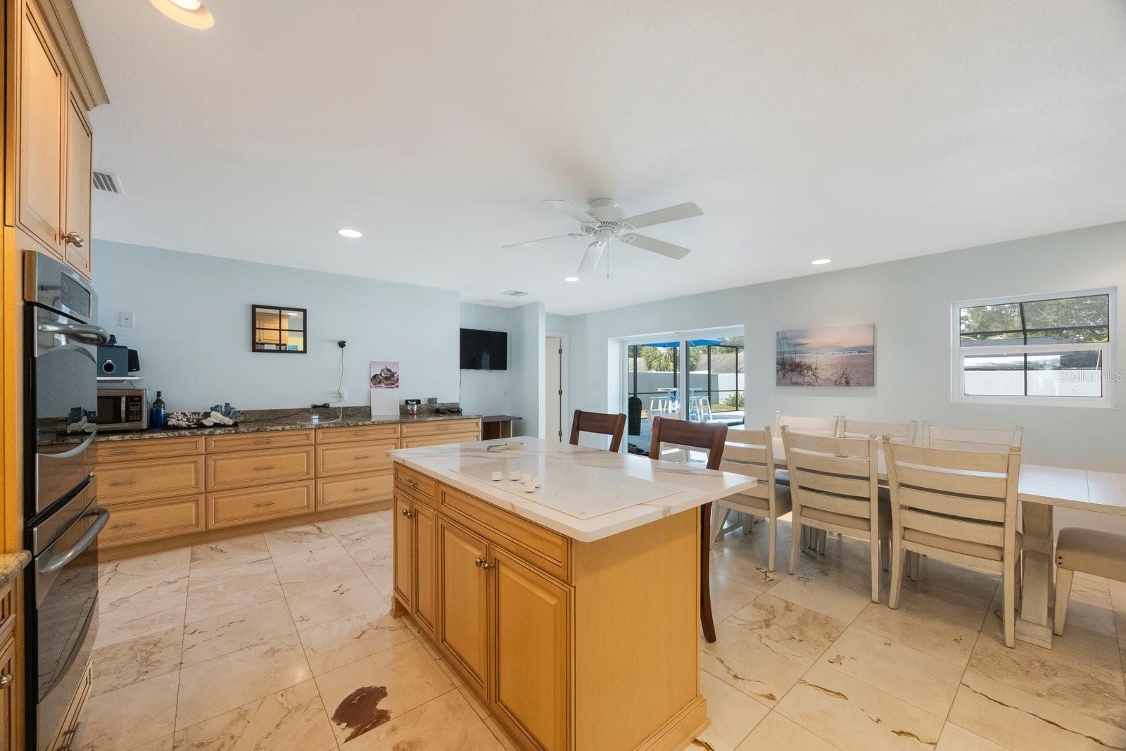 Beyond the ample counter space of the main kitchen, discover a well-designed beverage center. Perfect as a coffee bar to kickstart your mornings, it's also ideal for setting up a refreshment hub when entertaining.