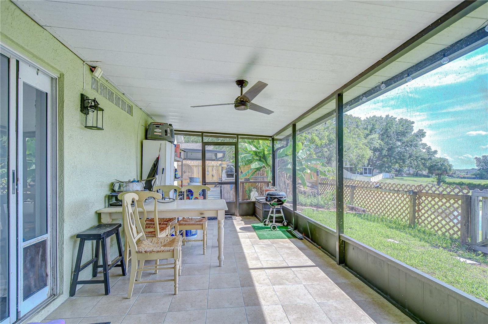 Large screened lanai!