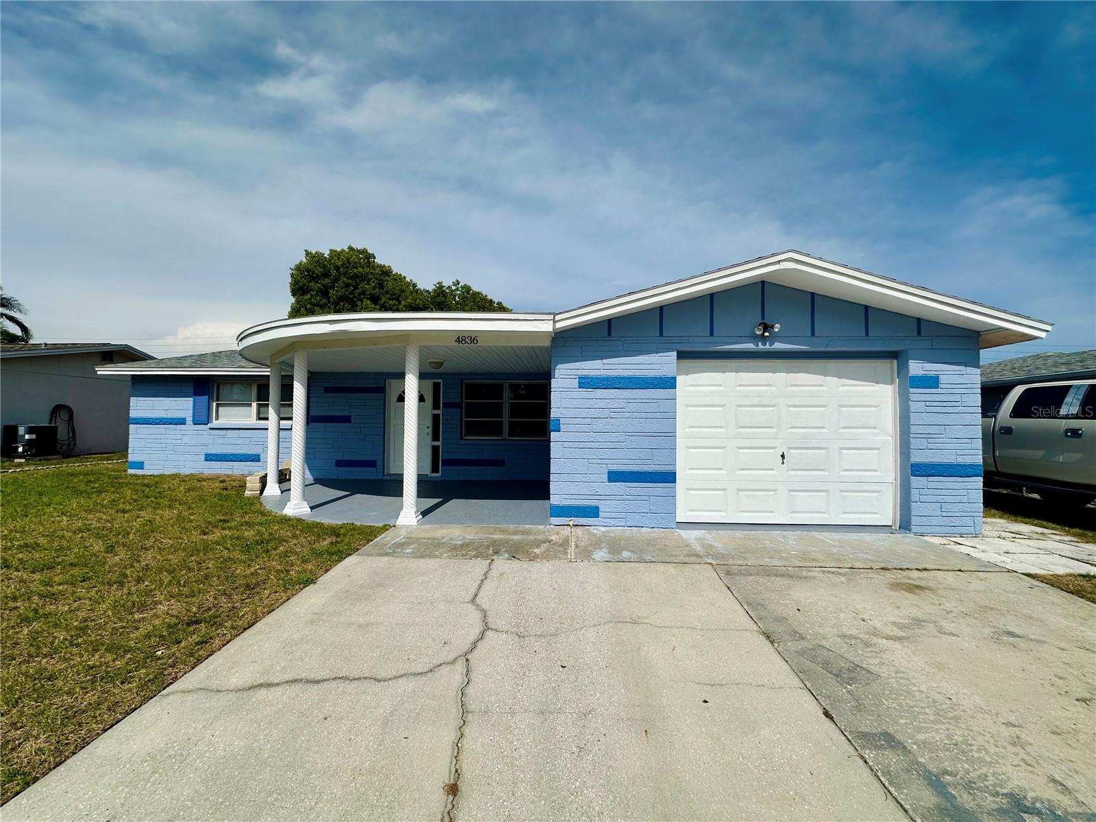 Welcome to 4836 Daphne St!