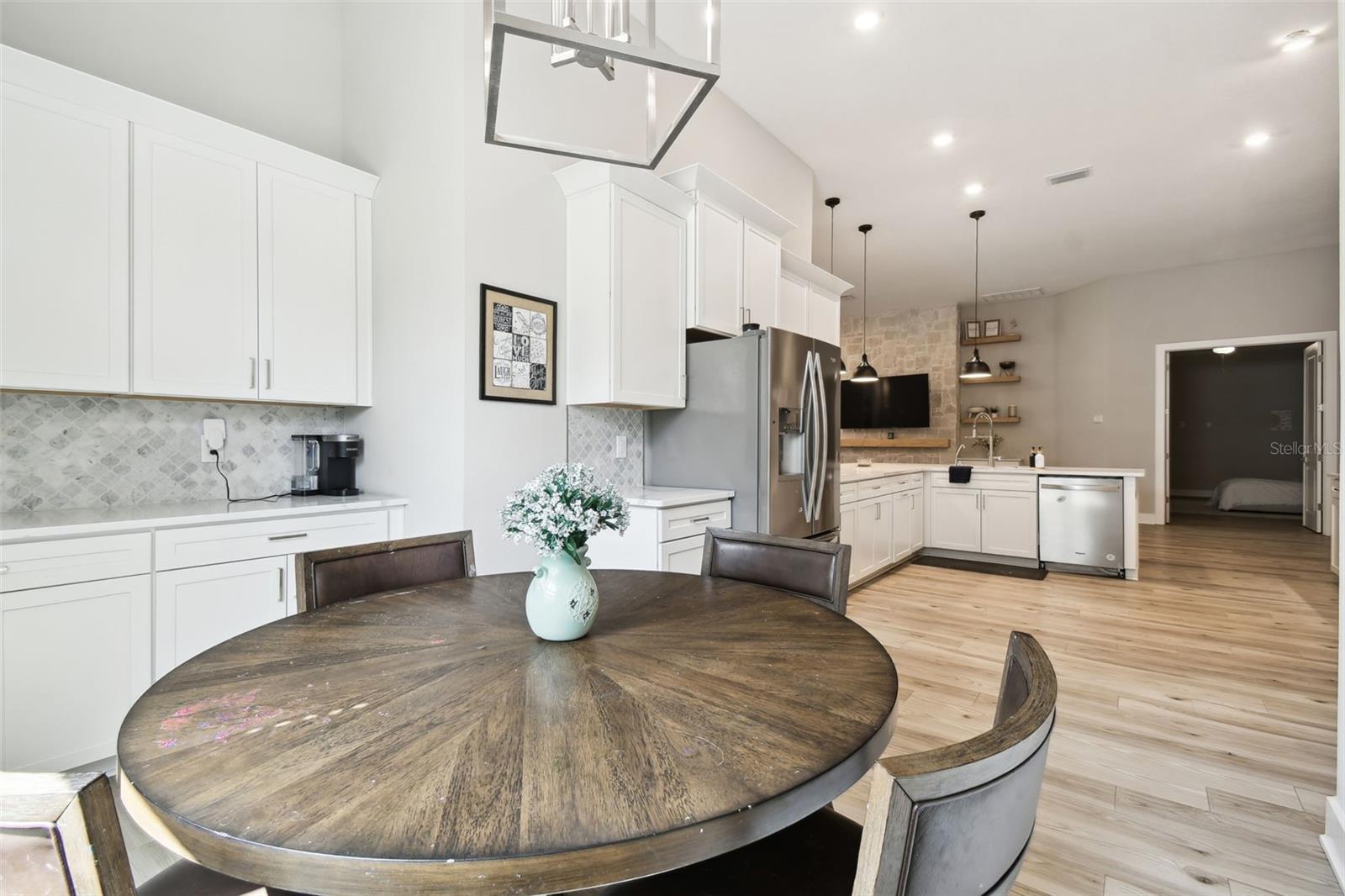 Kitchen Nook w/Lots of Cabinetry