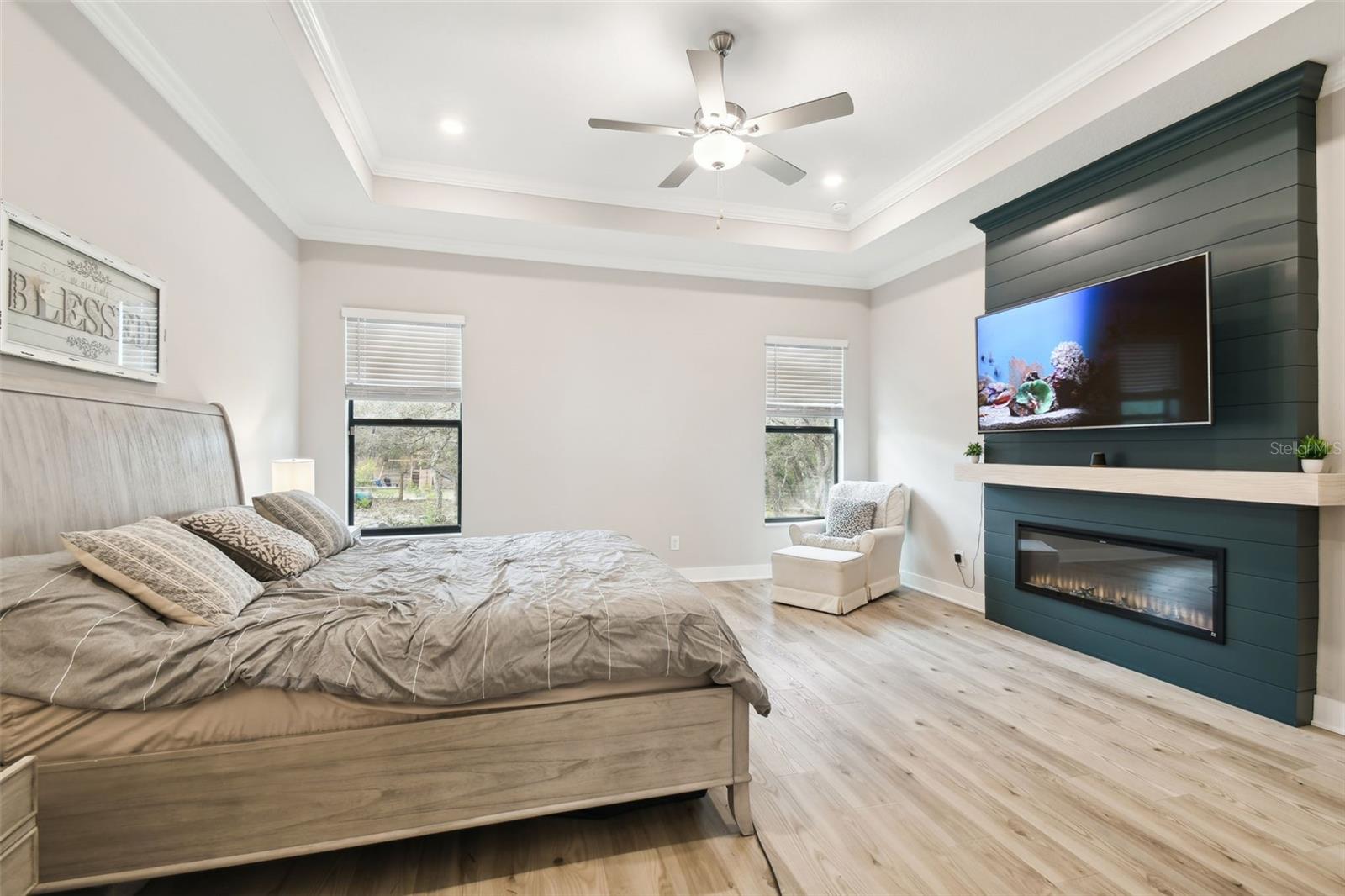 Primary Suite w/Fireplace & Recessed Ceiling w/Crown Moulding