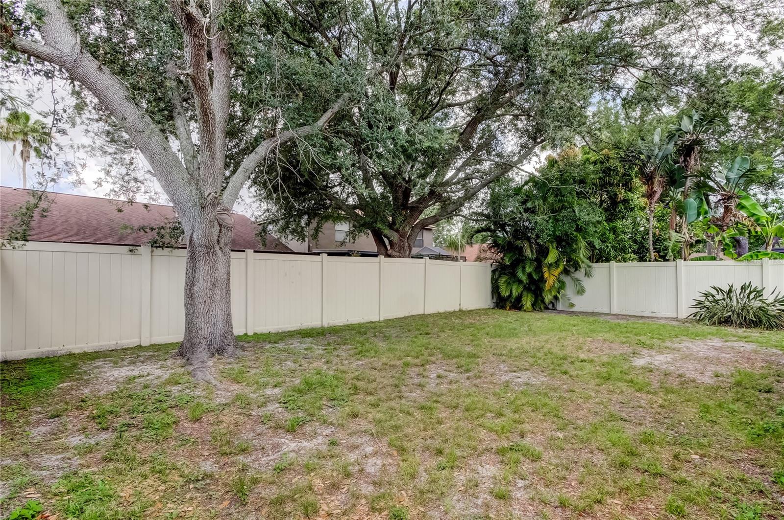 Spacious fenced-in backyard- bring the pets!