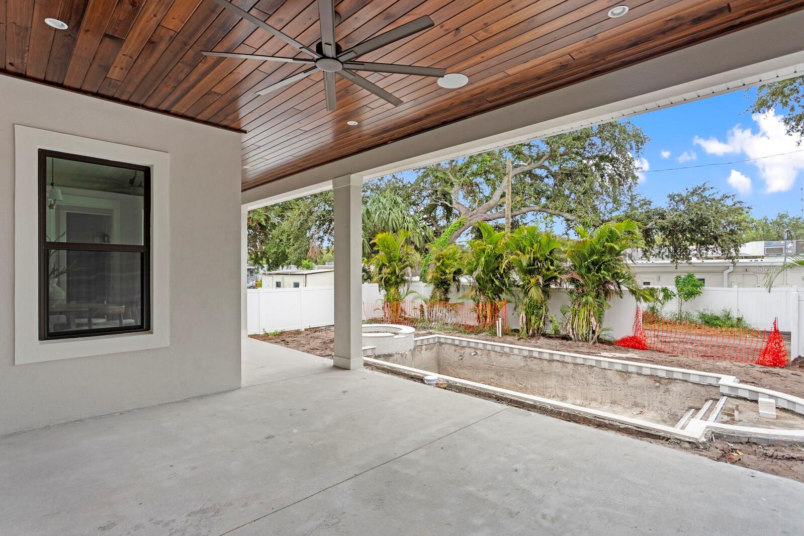 outdoor covered rear patio