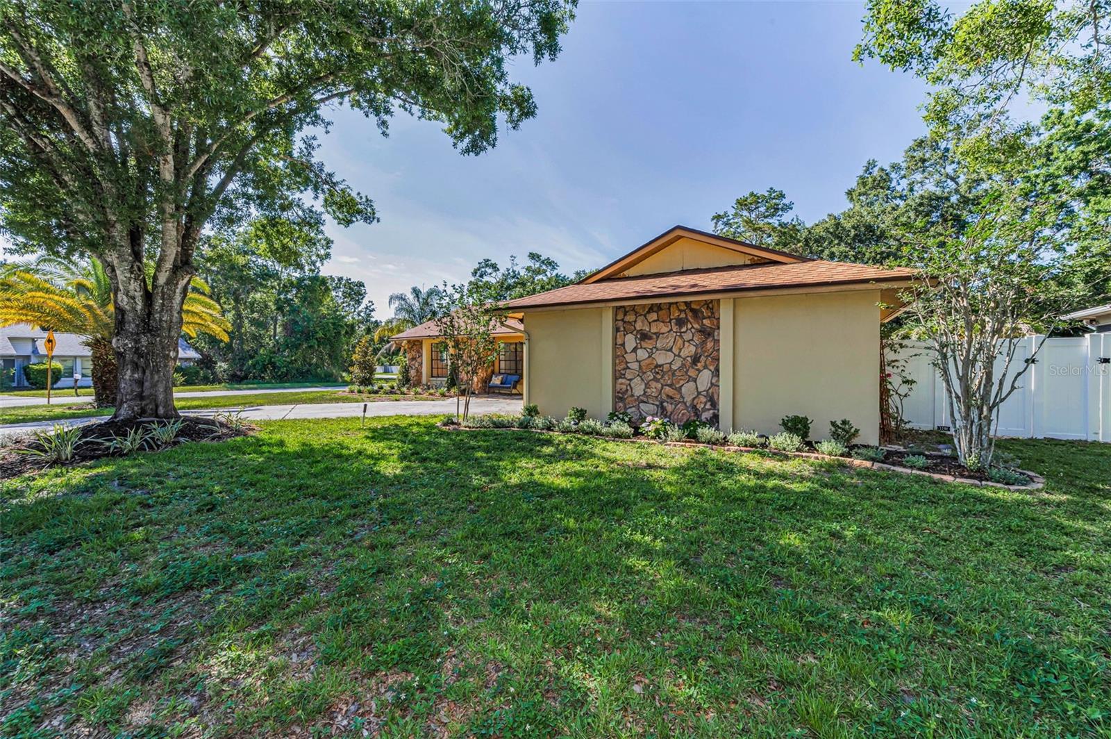 3041 Oak View Dr.