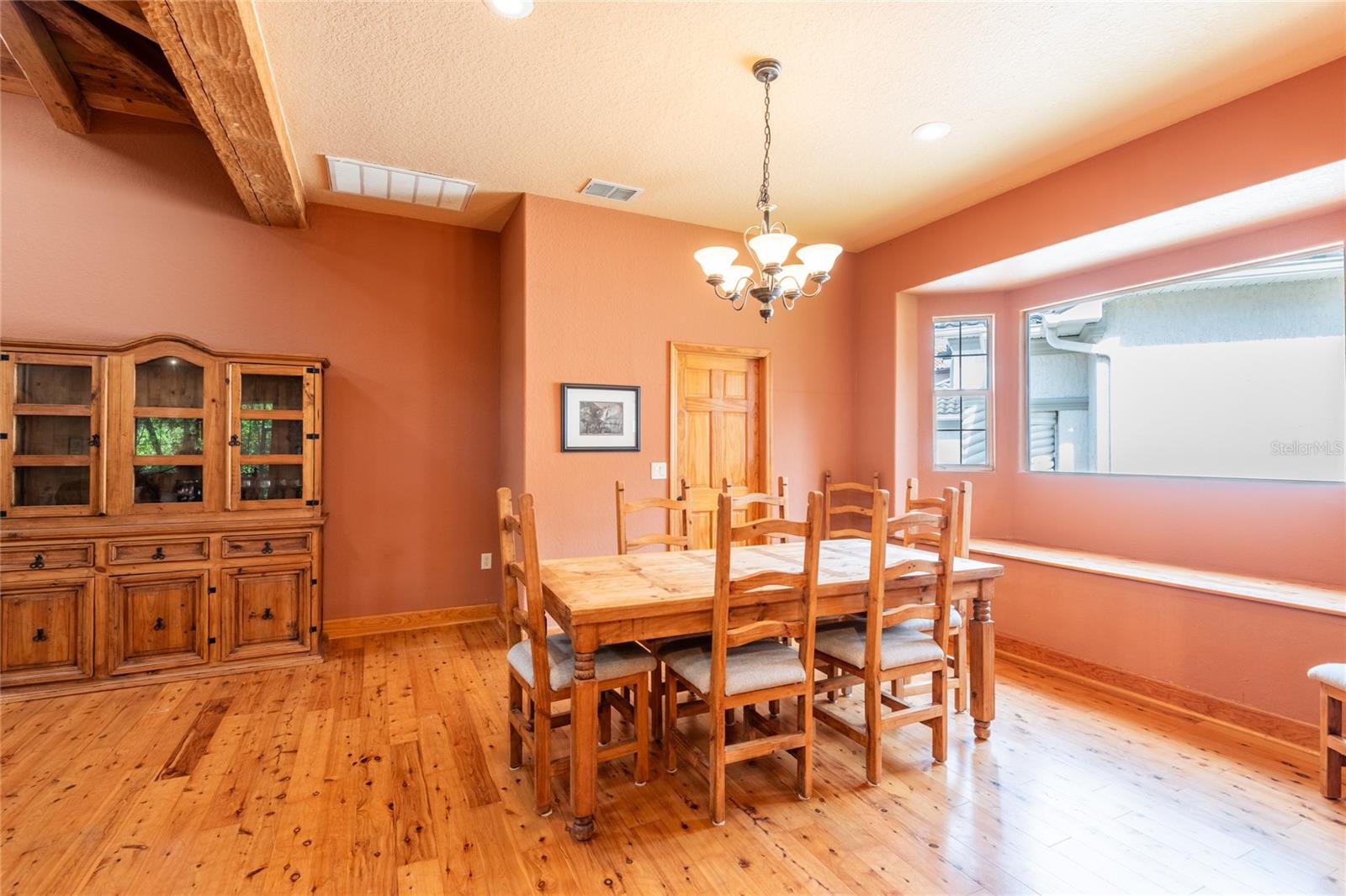 Dining room continues the theme.