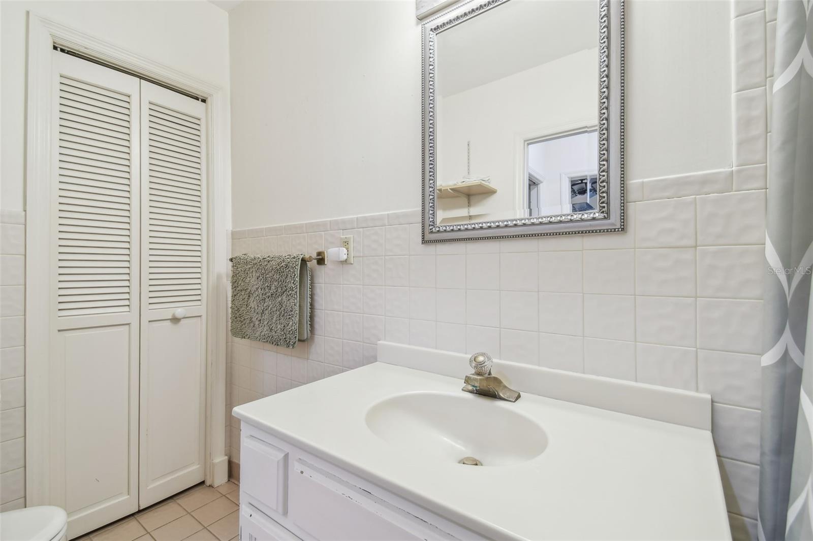 Bedroom 2 ensuite bath