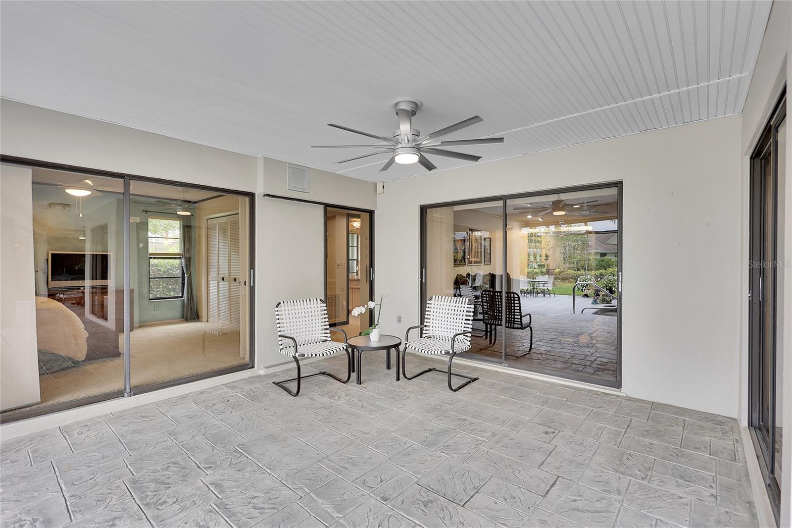 Additional seating area - covered lanai