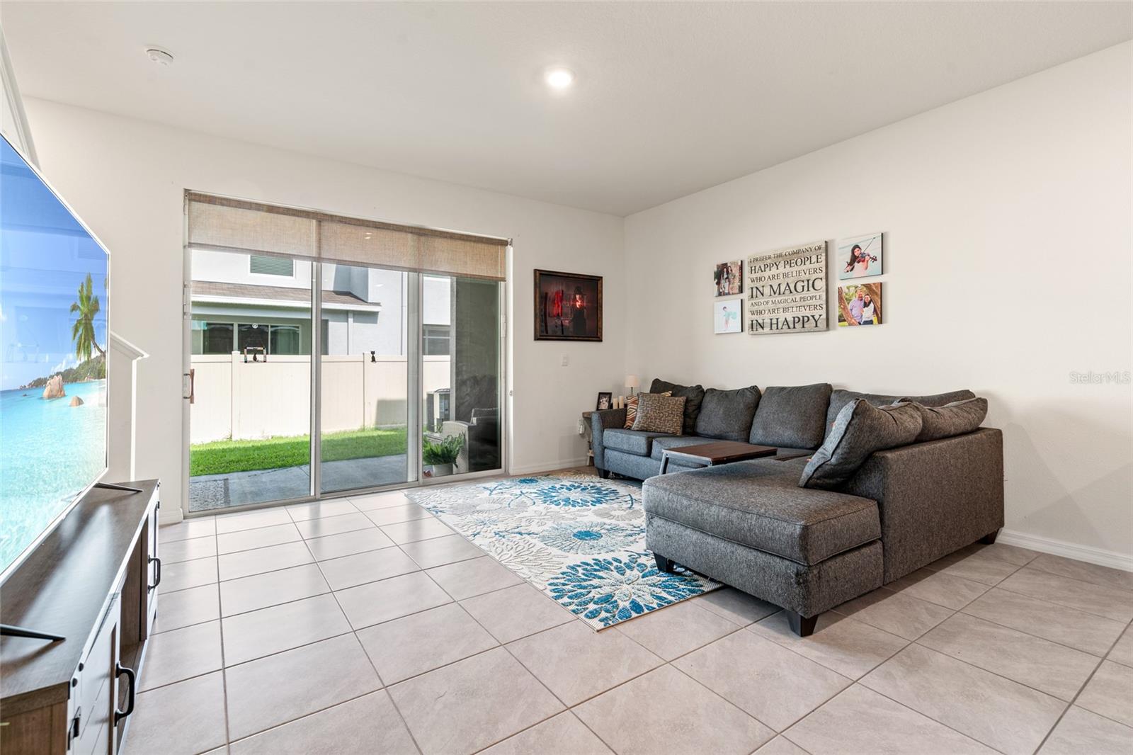 Family Room & Sliding Door to Lanai