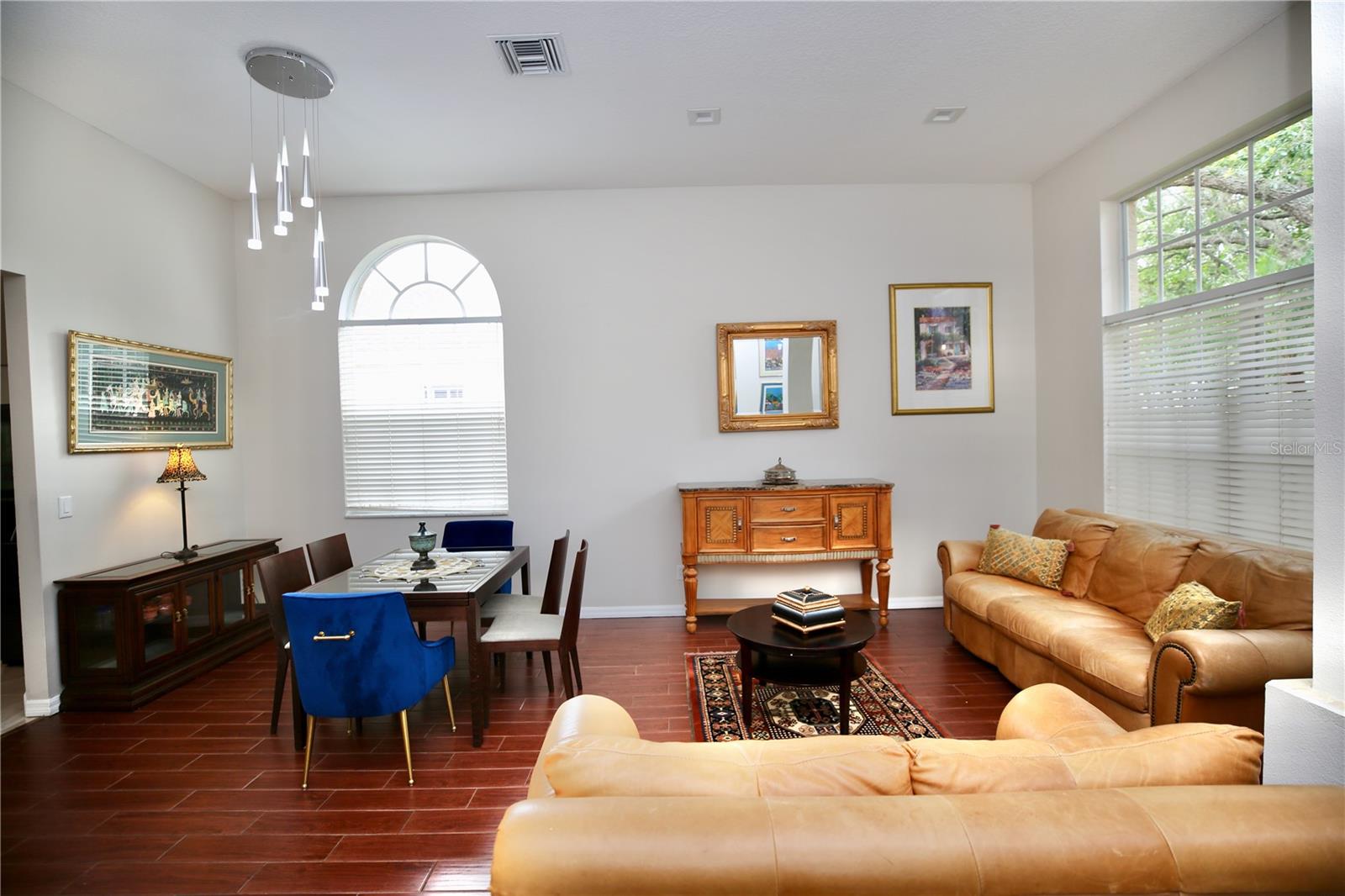 Living room & Dining Room area