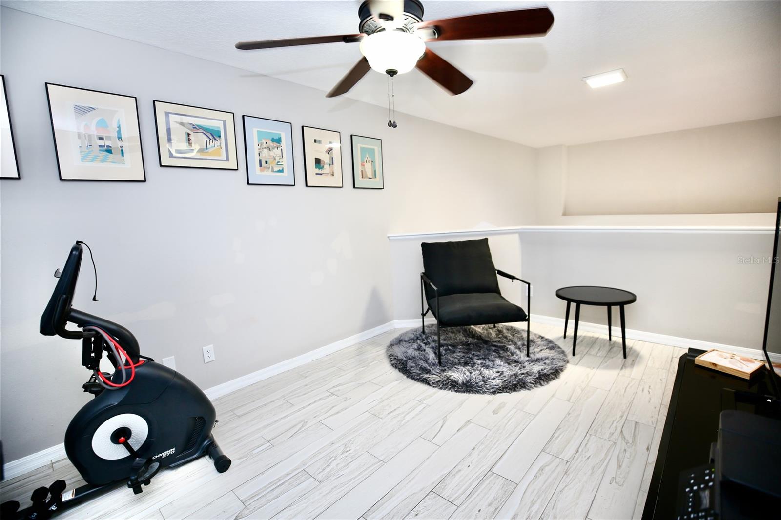 Spacious Loft Area