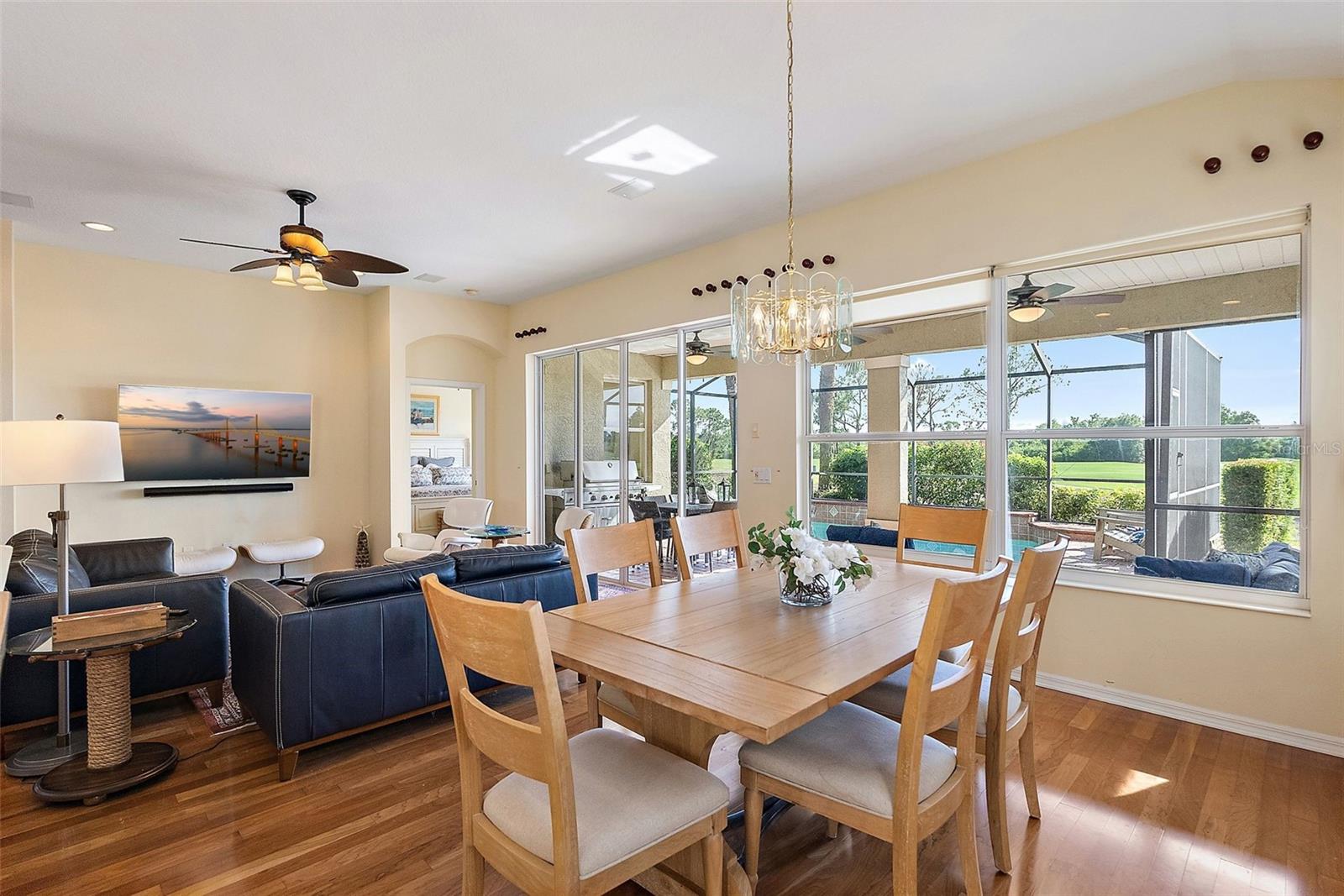 Living Dining Combo