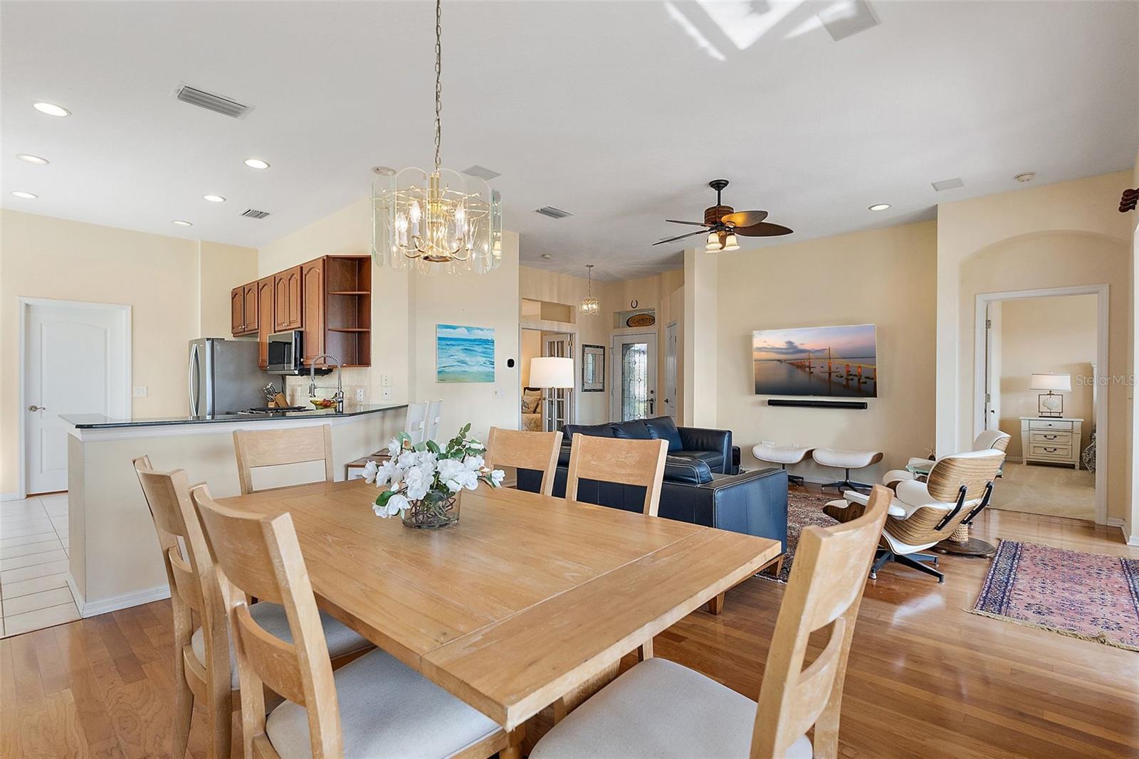 Living Dining Combo & Breakfast Bar
