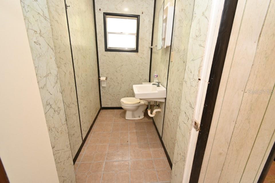 womens 1/2 bath