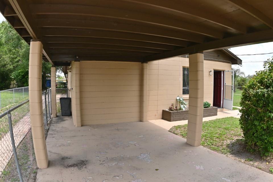 Attached 1 car carport