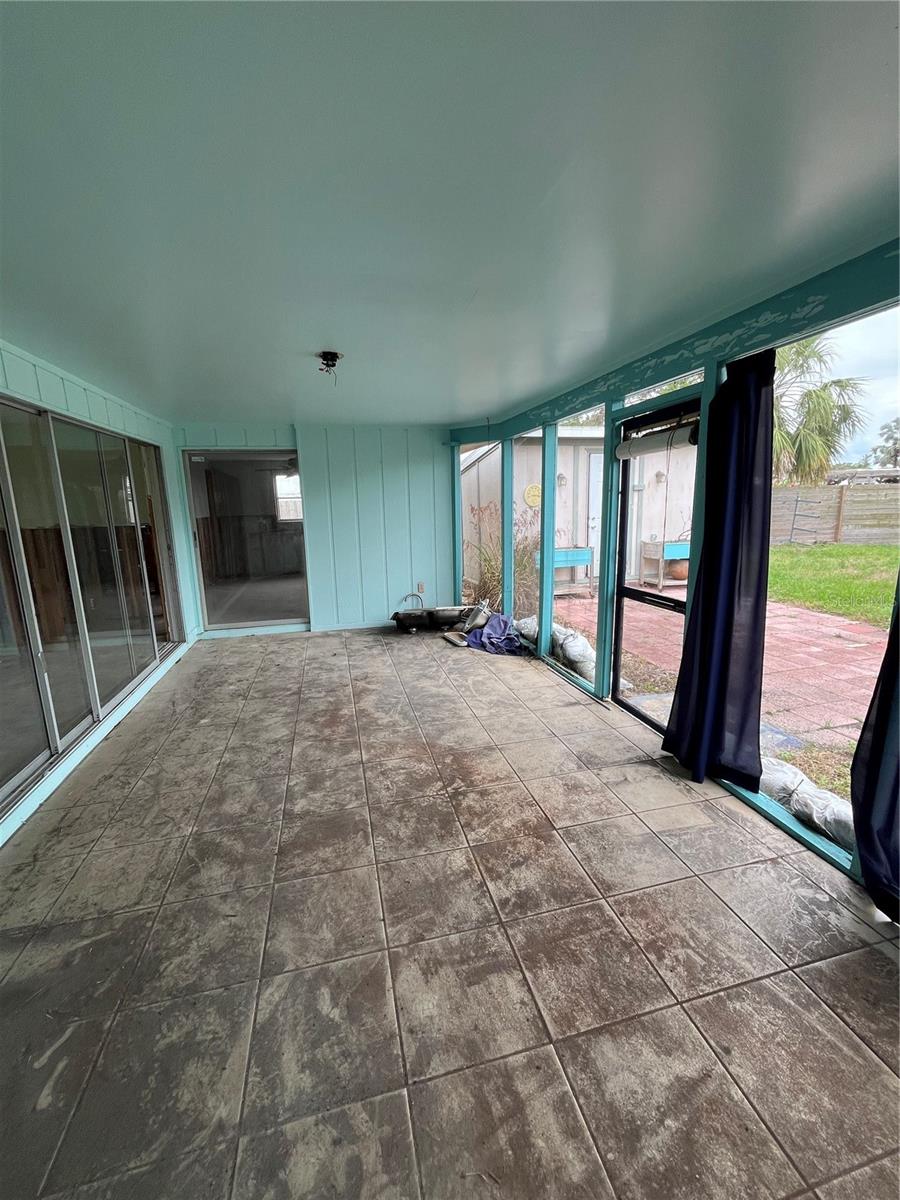 Large Screened Lanai