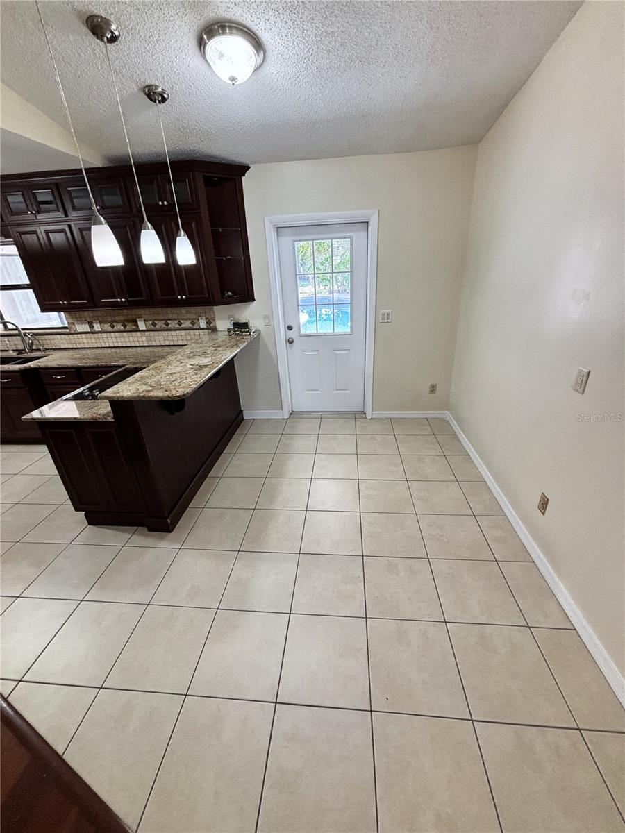 Eating space in kitchen