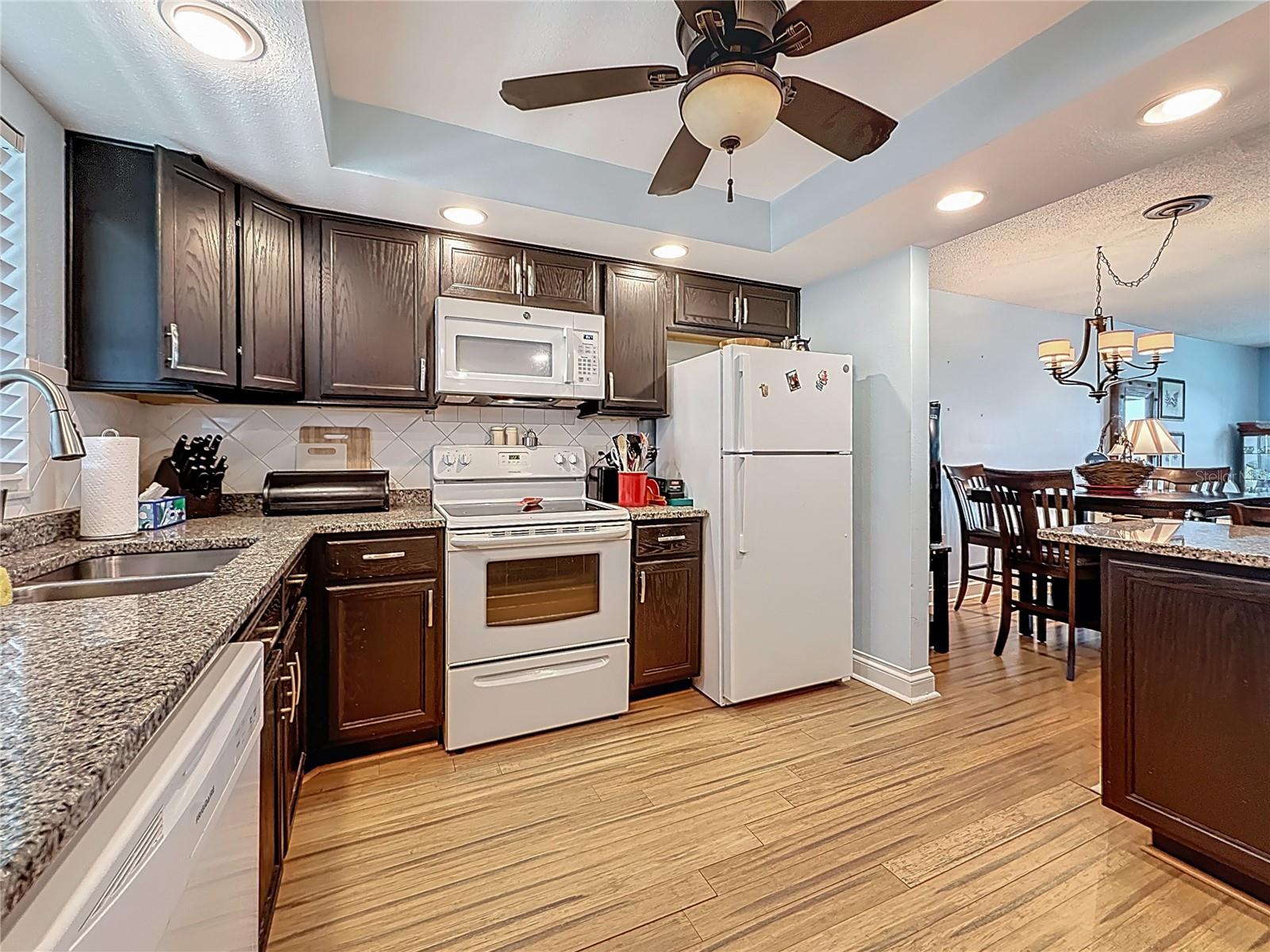 How nice is this - updated kitchen for everyone that loves to cook - great for entertaining with lots of space.