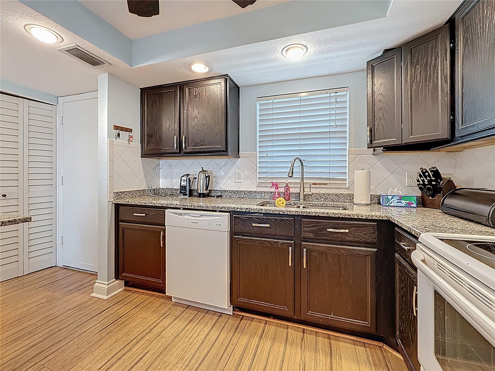 Nice view of the kitchen area - lots of nice counter space.