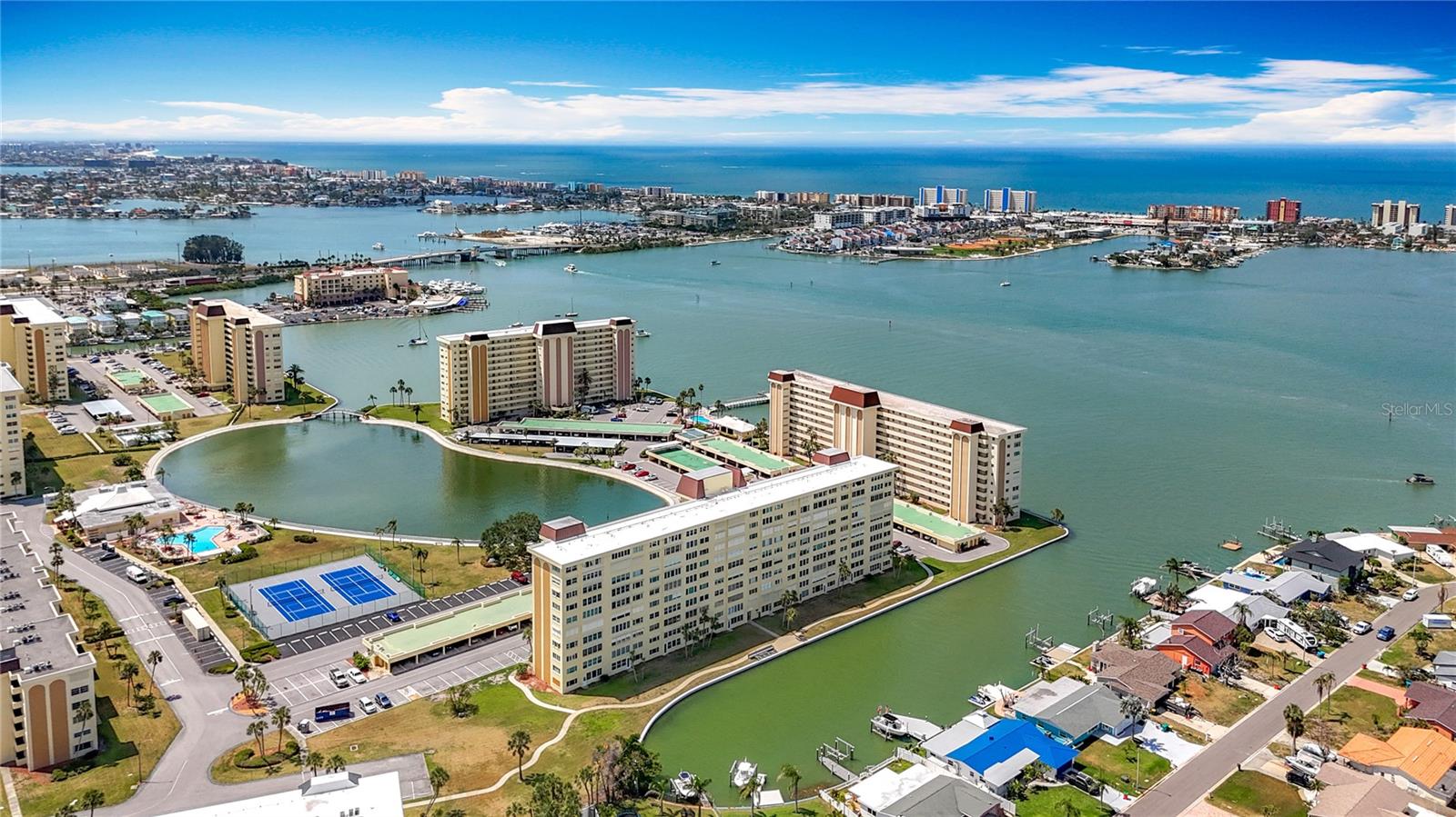 Another nice aerial view of the back of the Columbia building and the different areas in the Sea Tower community