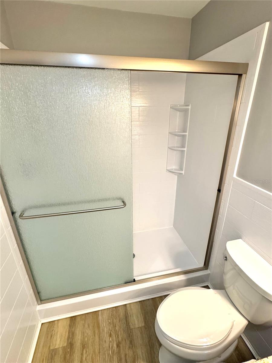 Rain glass shower doors