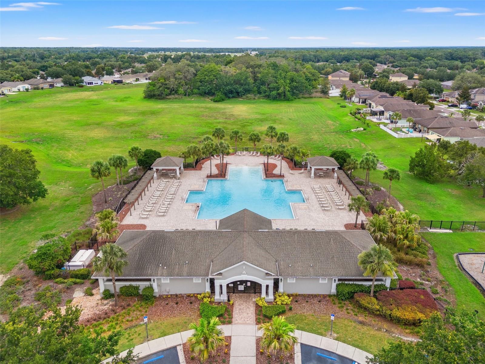 Resort like - Cabana style Pool - enough space so you can party!