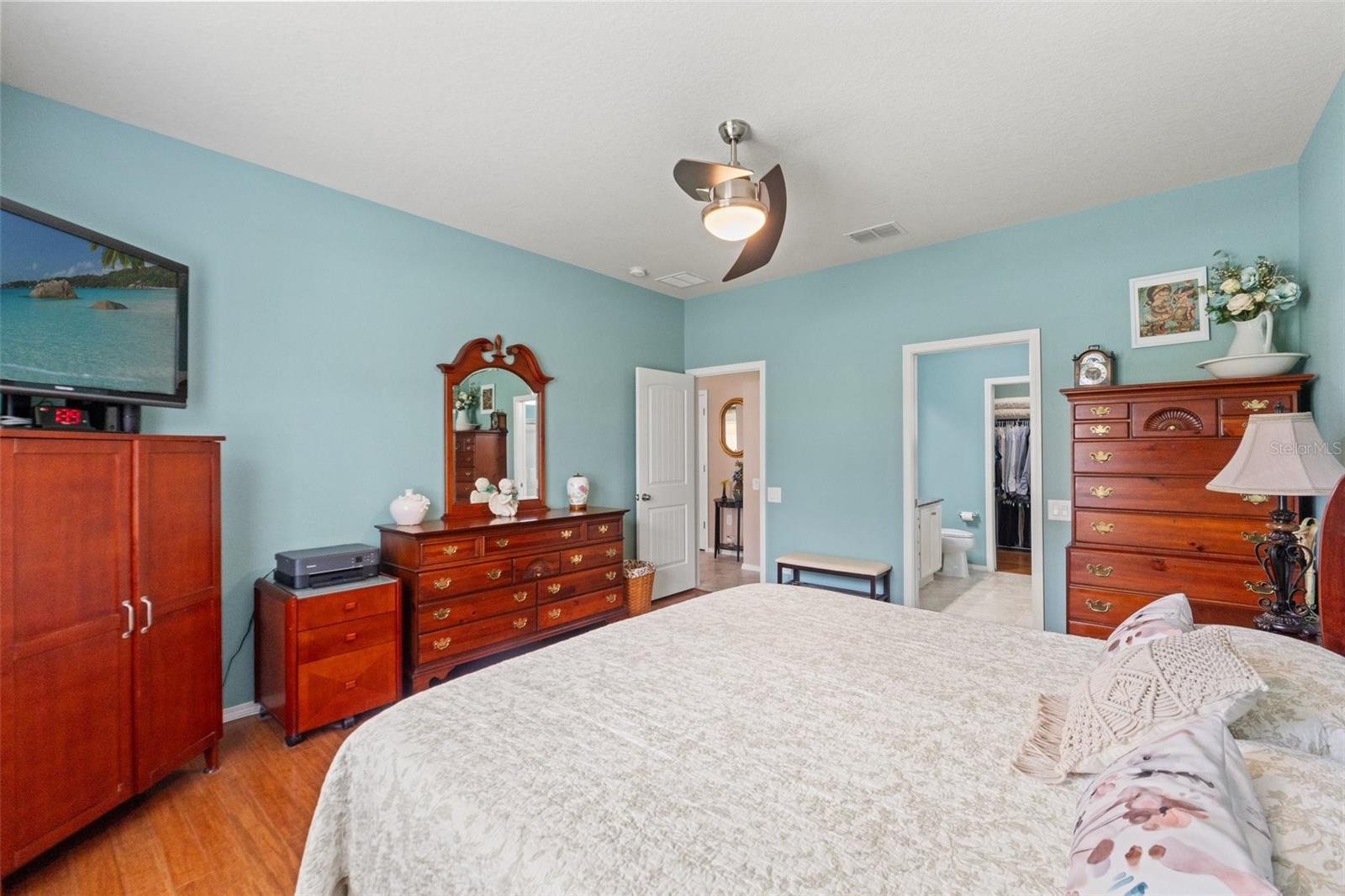 Another view of the Master Bedroom - you can see there's plenty of room for Big furniture.