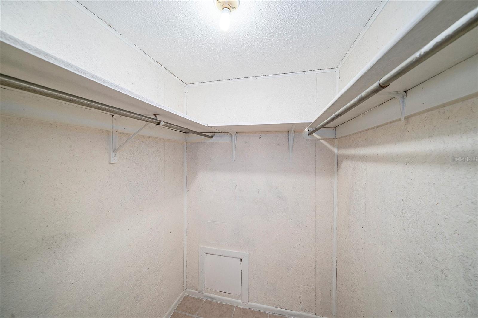 Walk-in Closet