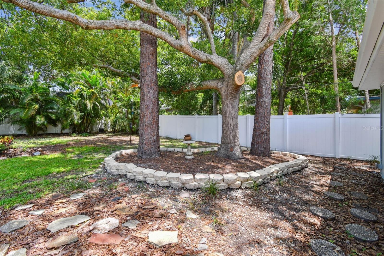 Fully fenced, private retreat