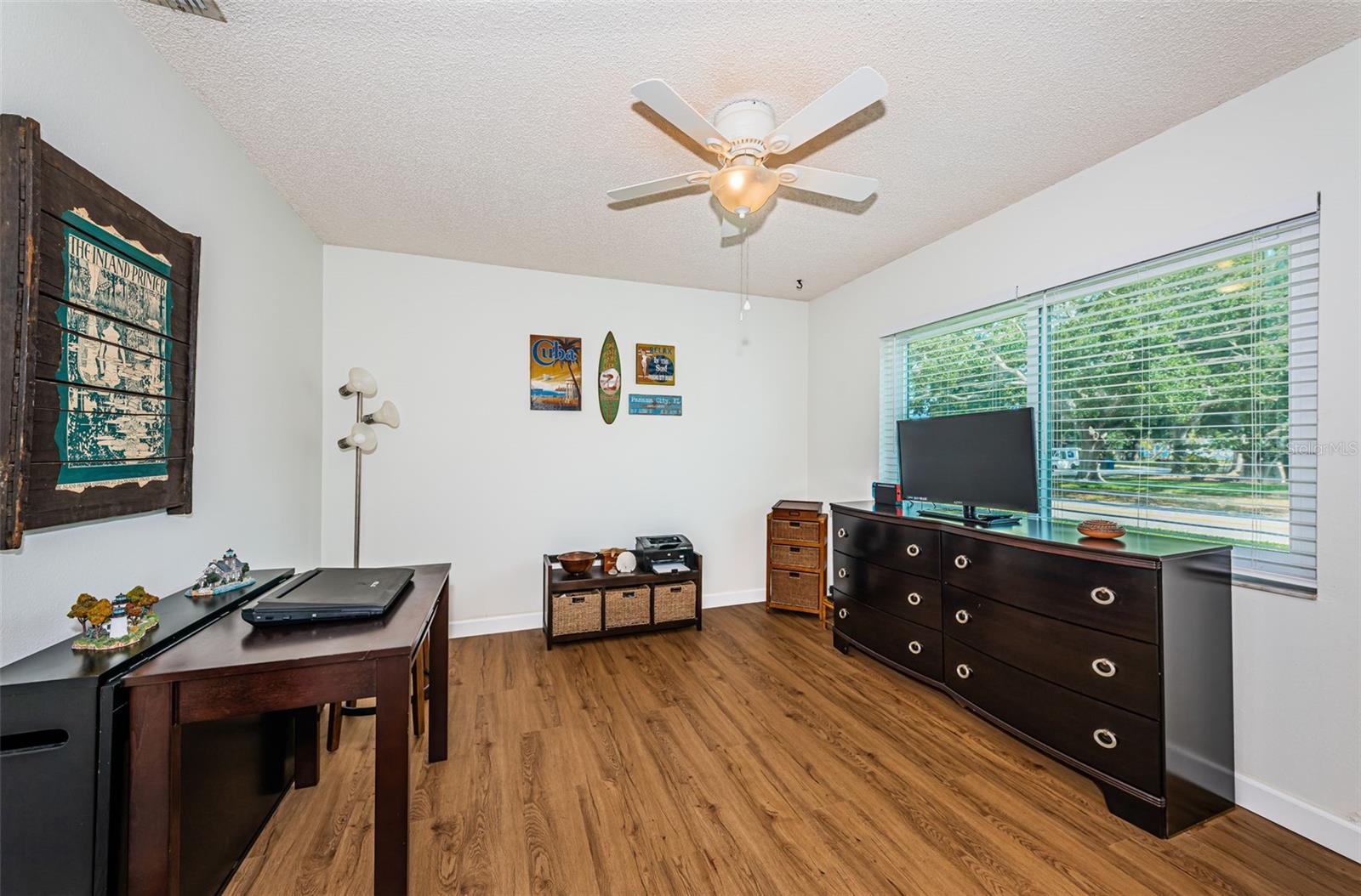 3rd bedroom being used an office
