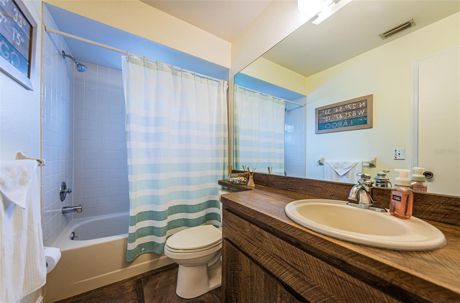 3rd bathroom with tub