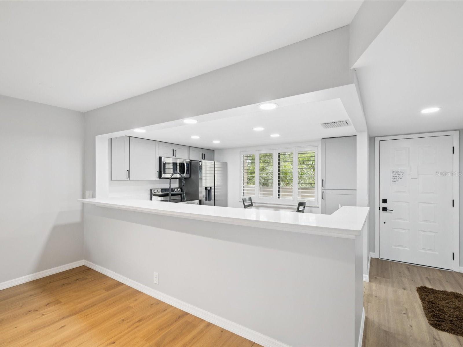 Quartz Bar Top could sit 6 bar stools