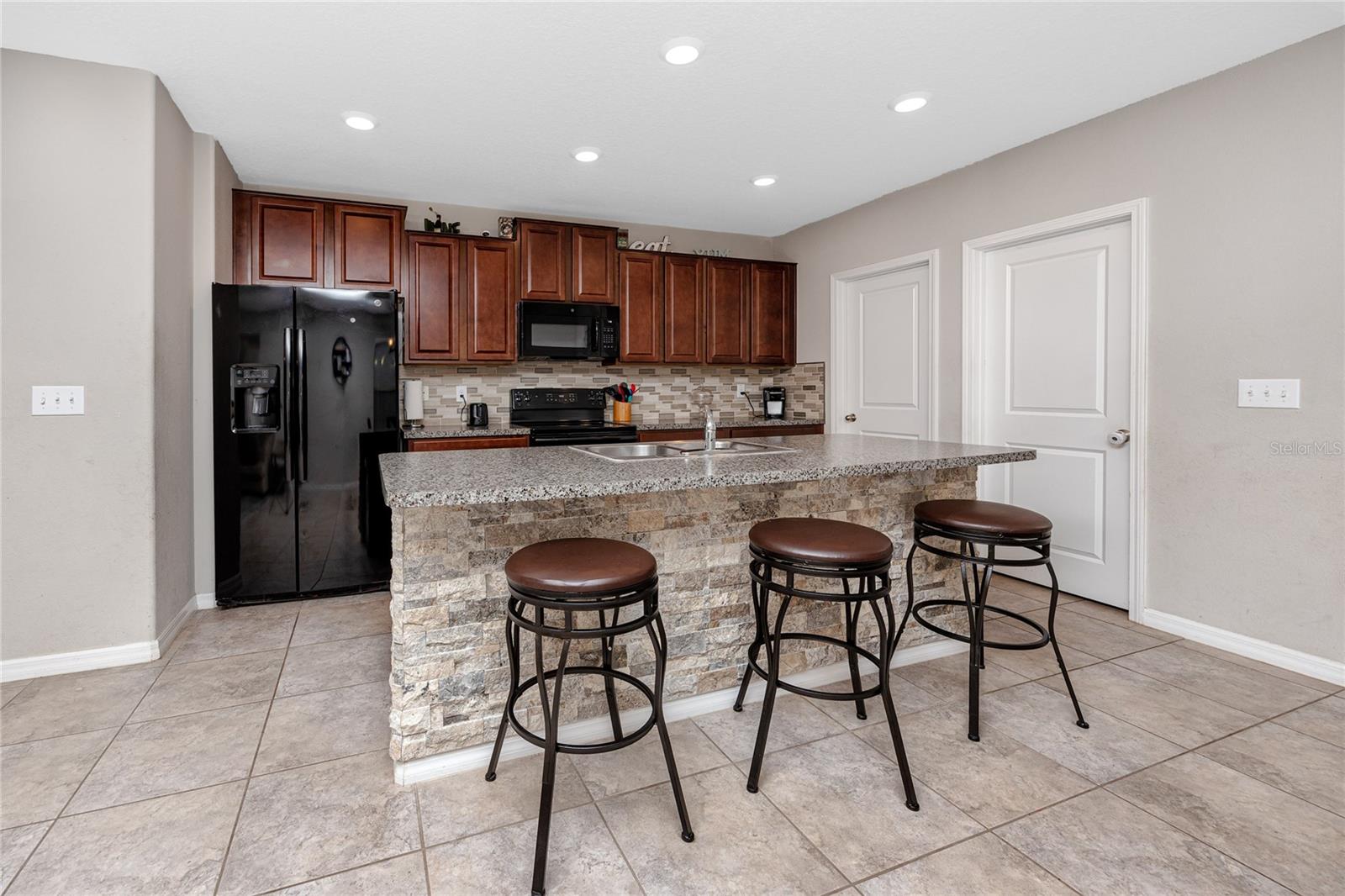 Kitchen and Breakfast Bar 7034 Emerald Spring Lp, New Port Richey, FL 34653 at Copperspring