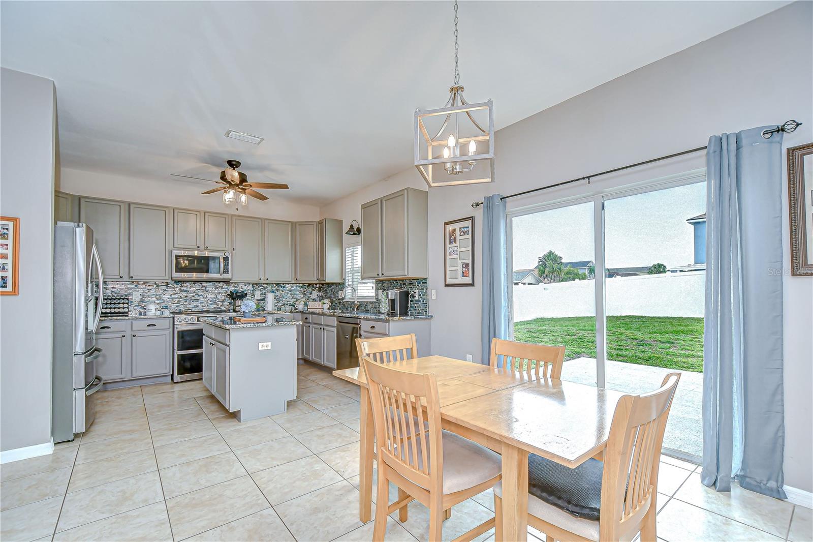 Plenty of space for your everyday meals!