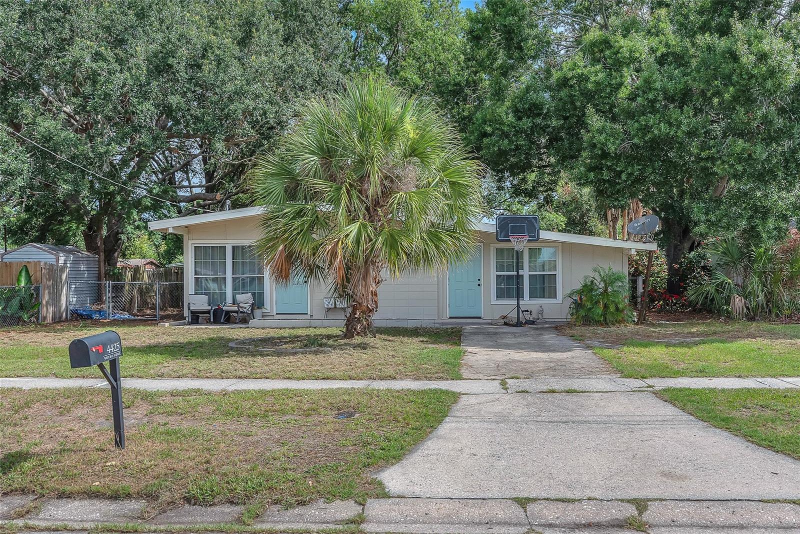 Enjoy quick access to Downtown Tampa, MacDill AFB, St. Pete, and more via Gandy Blvd and nearby highways.Don’t miss this rare opportunity—schedule your showing today!