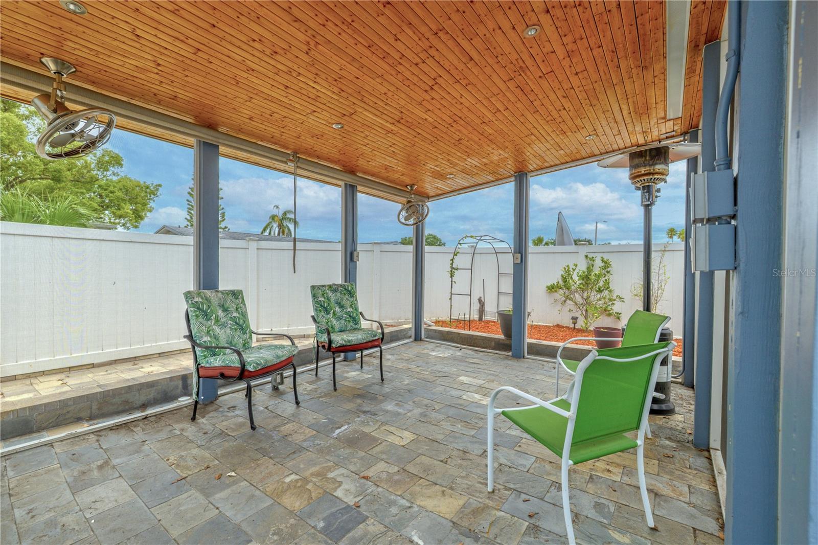 The space is ideal for alfresco dining, relaxing with a good book, or hosting friends for evening cocktails—all without the bother of bugs. With ample room for lounge furniture, heaters, or a small outdoor kitchen setup, the possibilities are endless. T