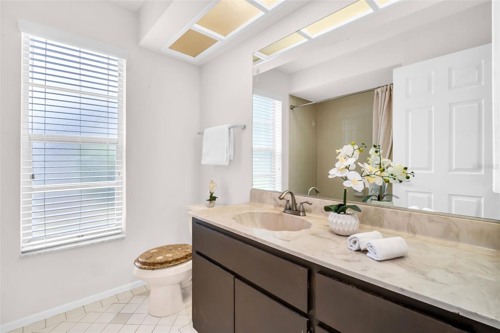 Hall bath perfectly tucked between main living & guest suite~