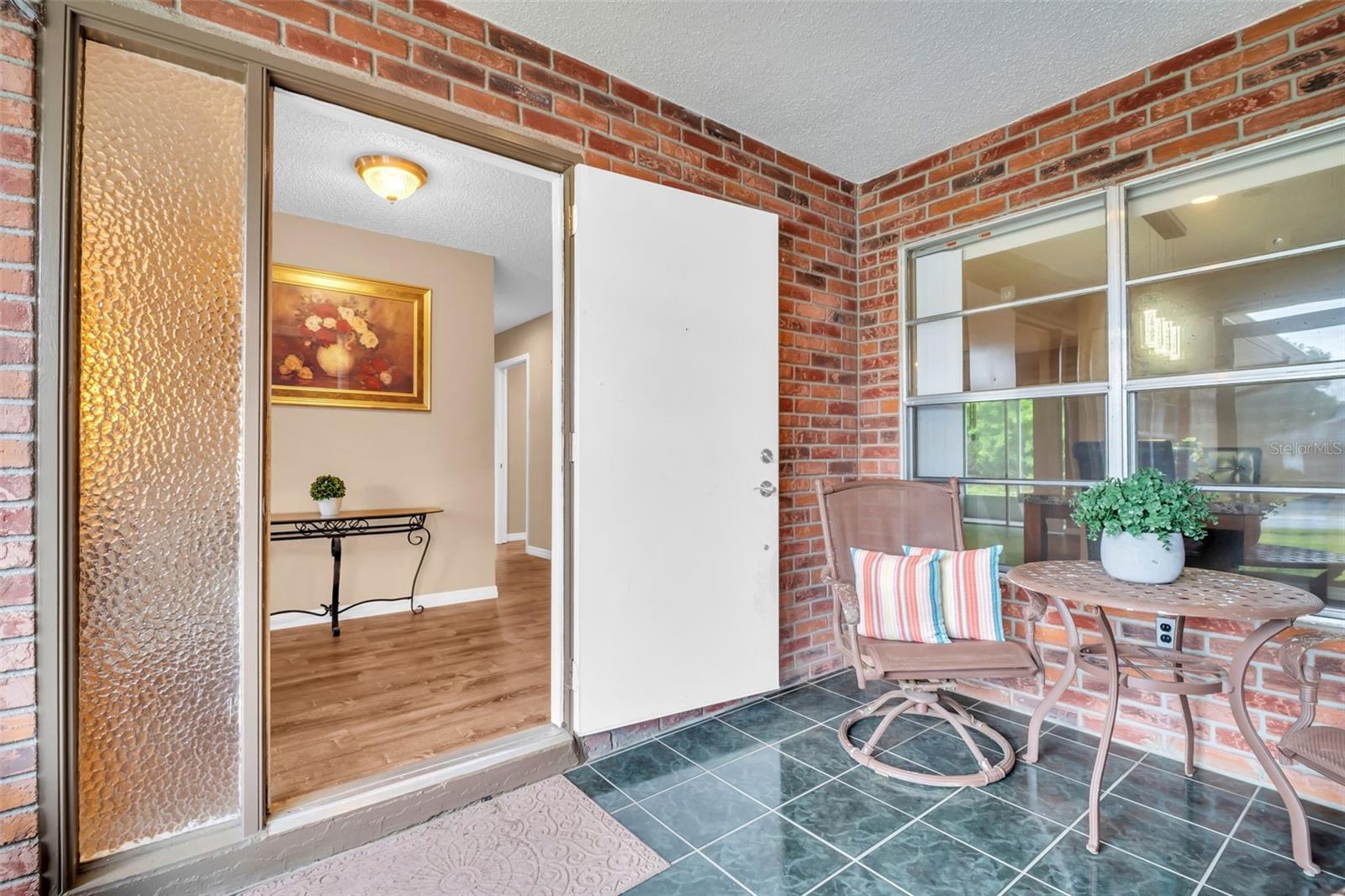 Welcoming screened front entry~