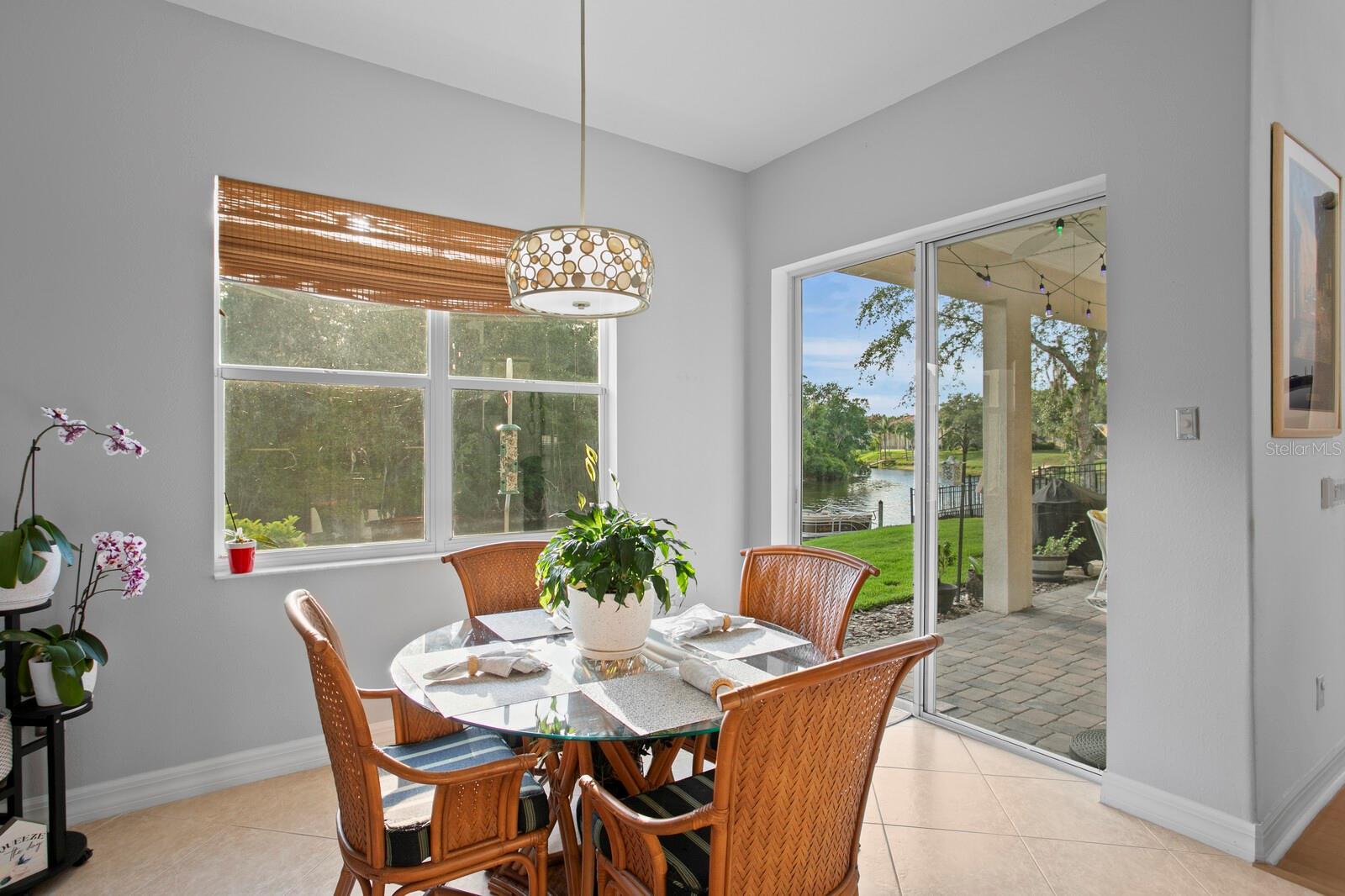 Dine in area with sliders to the private lanai
